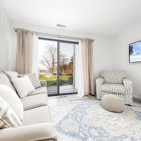 Gorgeous 2 Bedroom Lake View Condo 트래버스 시티 외부 사진